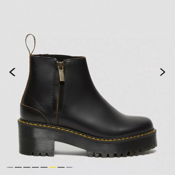 Dr. Martens Rometty II boots, size 9. Lightly worn. - Picture 6 of 6